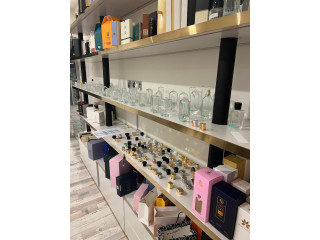 تصنيع العطور ومستحضرات التجميل والعناية للغير