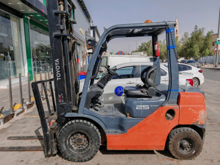 تأجير المعدات الانشائية